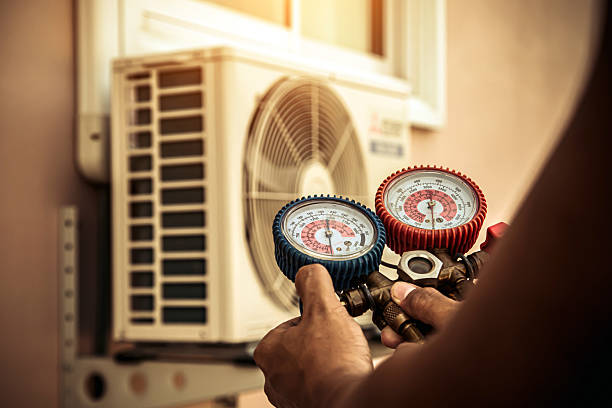 Professional Ac Installation technician working in Lakewood, CA